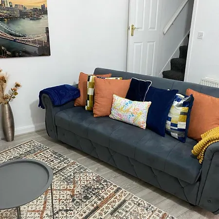 Comfortable 2beds House 4 Contractors & Staycation *