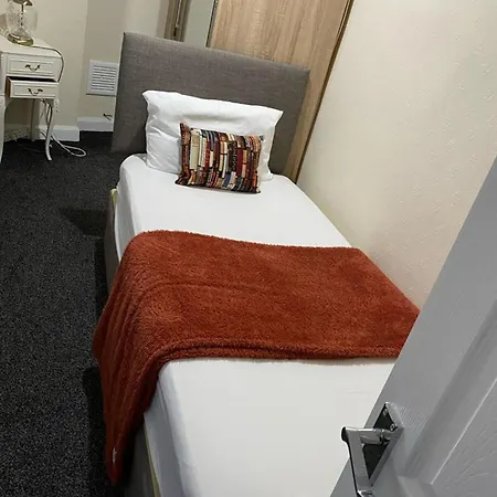 Comfortable 2beds House 4 Contractors & Staycation بيت للعطل *