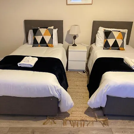 Comfortable 2beds House 4 Contractors & Staycation * ليدز