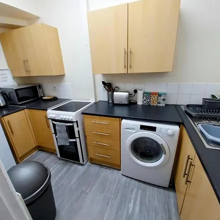 Comfortable 2beds House 4 Contractors & Staycation ليدز