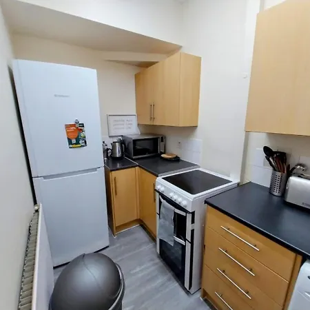Comfortable 2beds House 4 Contractors & Staycation *
