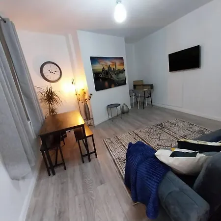 Comfortable 2beds House 4 Contractors & Staycation