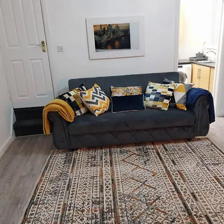 Comfortable 2beds House 4 Contractors & Staycation * ليدز