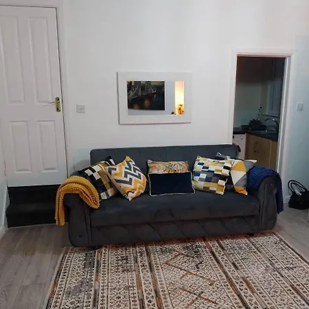 Comfortable 2beds House 4 Contractors & Staycation *