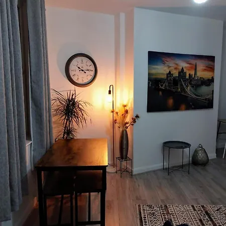 Comfortable 2beds House 4 Contractors & Staycation بيت للعطل *